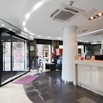 Petit Palace Arana Готель