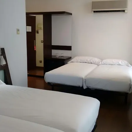 Petit Palace Arana Hotel