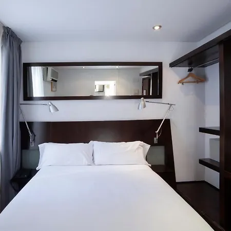 Petit Palace Arana 호텔