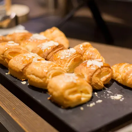 Petit Palace Arana 호텔