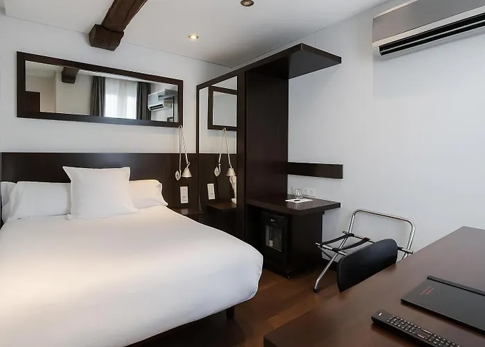 Petit Palace Arana Otel