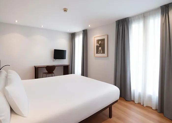 מלון Petit Palace Arana